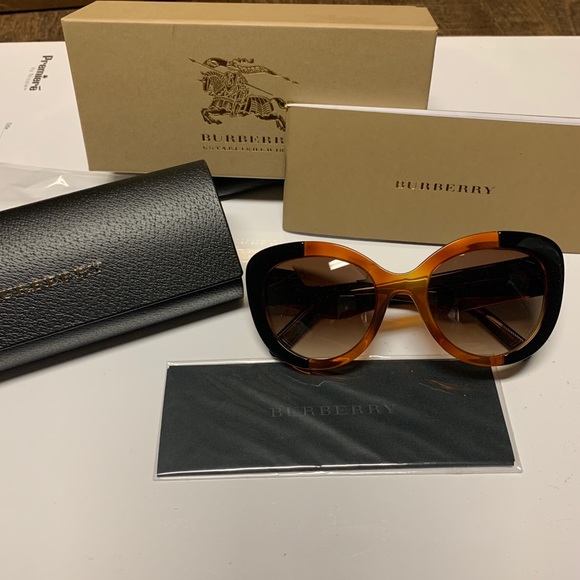 NWT Burberry 54mm UV Protection Butterfly Sunglass - Picture 4 of 8